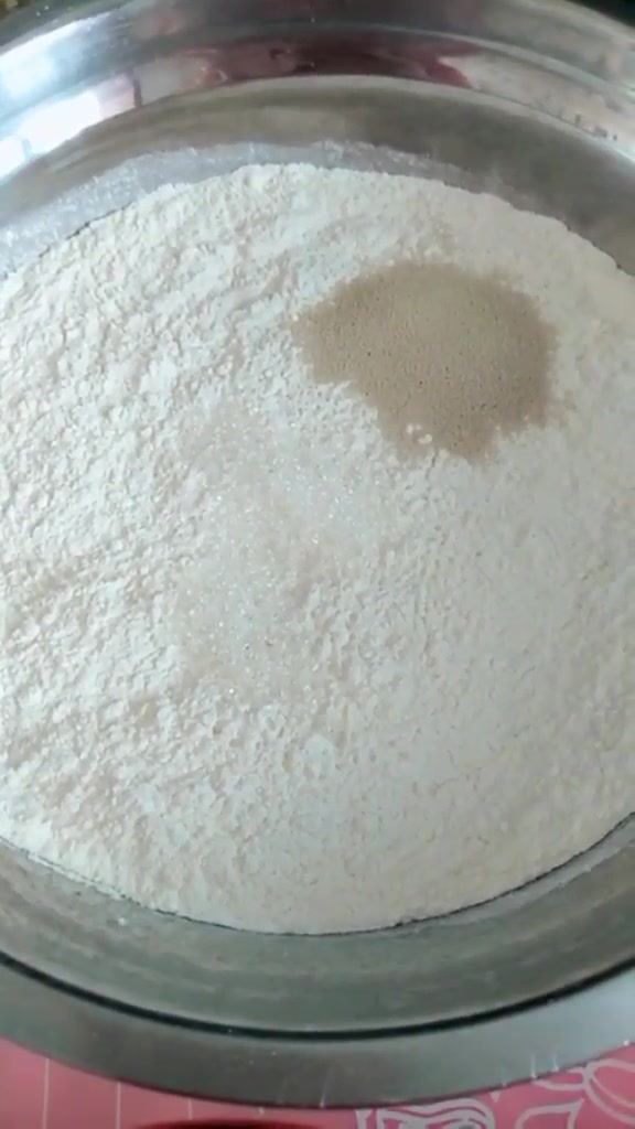 宝妈教大家蔬菜汁发面教程,这样的发面你学会了吗?