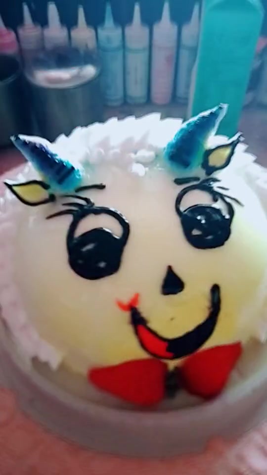 我擦!画风清奇的蛋糕,这做的到底是喜羊羊还是灰太狼!