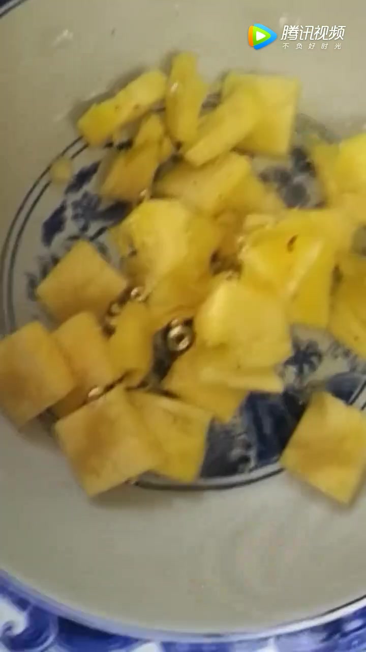 水果菠萝粥在家这样做,清甜好喝还营养,对身体非常好!