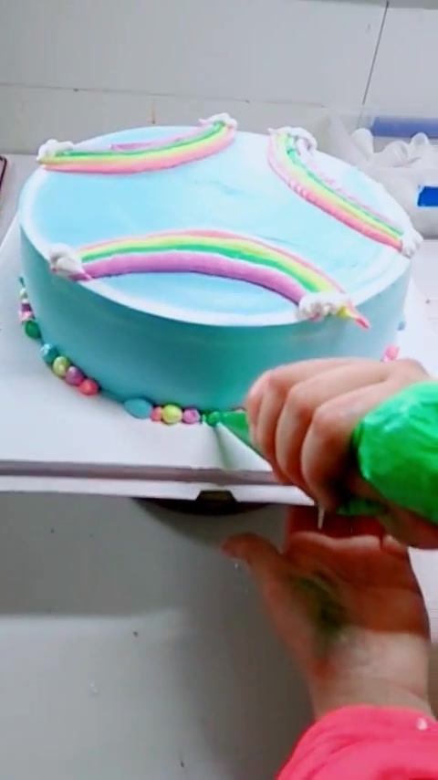 每一位蛋糕师都有一个梦,天空彩虹小猪佩奇蛋糕充满童趣