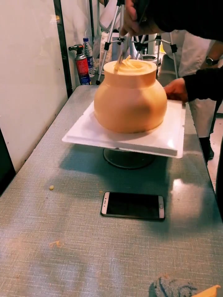 蛋糕师的手艺太好了,这个钱袋子蛋糕做的好逼真,厉害了