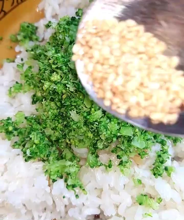 17秒你教你制作 蟹肉沙拉饭团