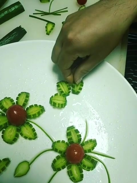 黄瓜摆盘教程,让你家的饭菜高大上!