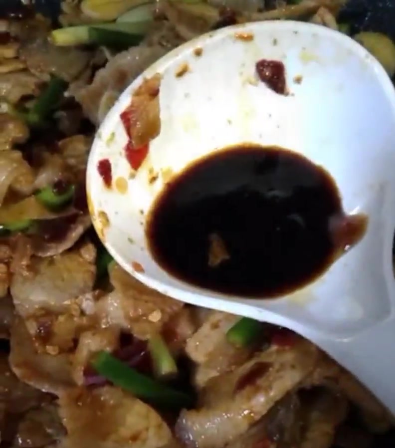 大厨教你回锅肉的正宗做法!简单易学,好吃下饭,新手一看就会!