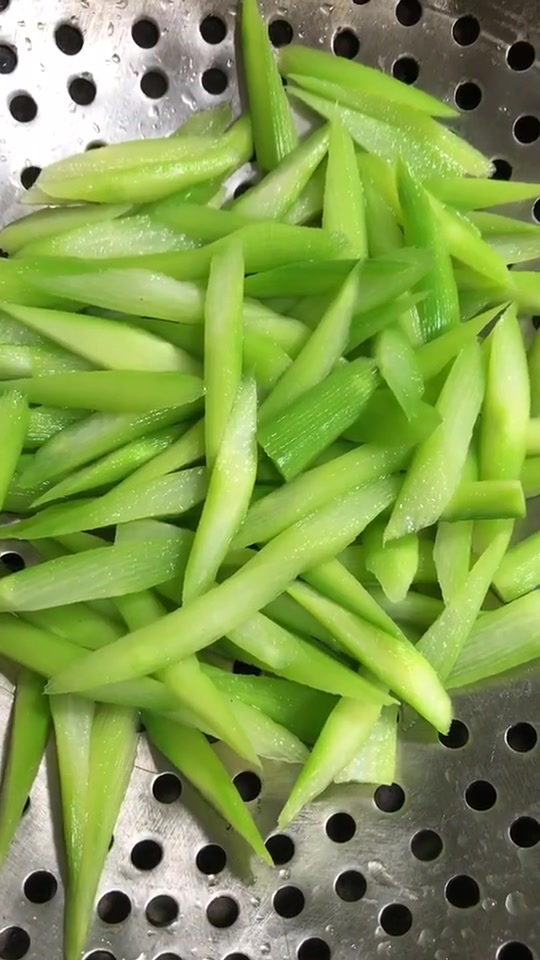 芦笋炒虾仁,一道超简单的家常菜,做法简单易学,新手也能零失误