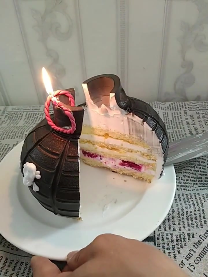 地雷蛋糕里面是什么?来一睹为快