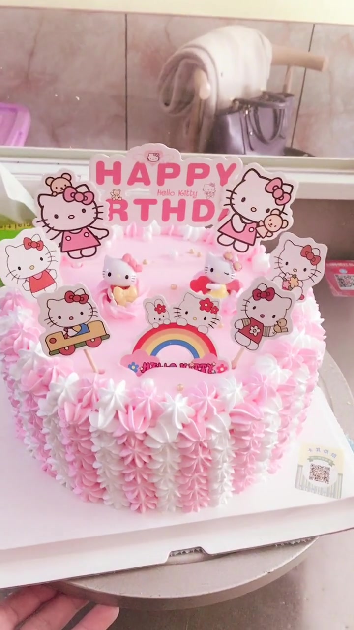 这个HelloKitty蛋糕做的真是太美了,看的我少女心都被勾起来了!