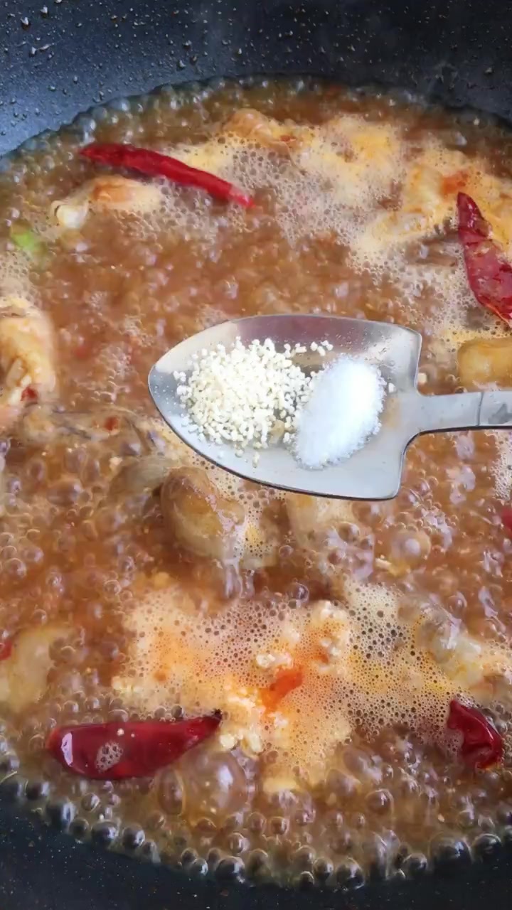 你们有吃过这个吗?红烧鱼泡豆腐,非常的下饭呢