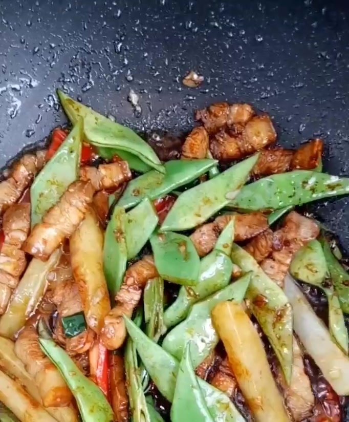 家庭版粉条土豆炒肉这样做,做法简单一学就会,好吃到狼吞虎咽啊
