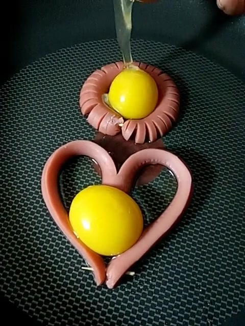 好吃的心形火腿鸡蛋原来做法这么简单,哈哈,又学会了一招