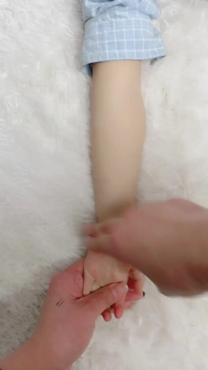 宝宝鹅口疮,咽痛,高热不退这样做,宝妈们都学会了吗?