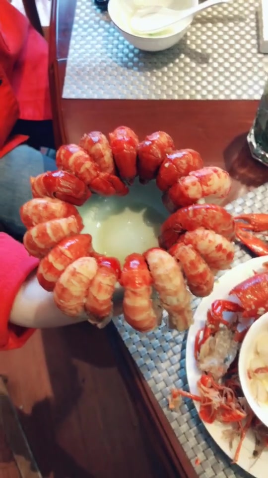 剥好的小龙虾,这样摆盘你喜欢吗?要流口水了!