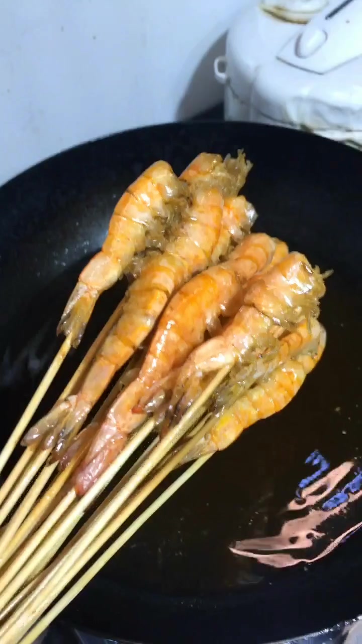 香辣虾串,自己做的是不是更卫生?学起来自己在家撸串吧!