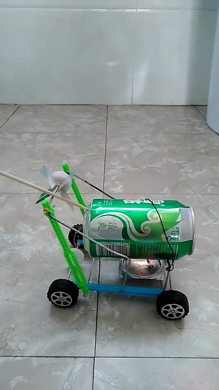 牛人自制蒸汽机车,它也是烧火的吗?厉害了我的哥