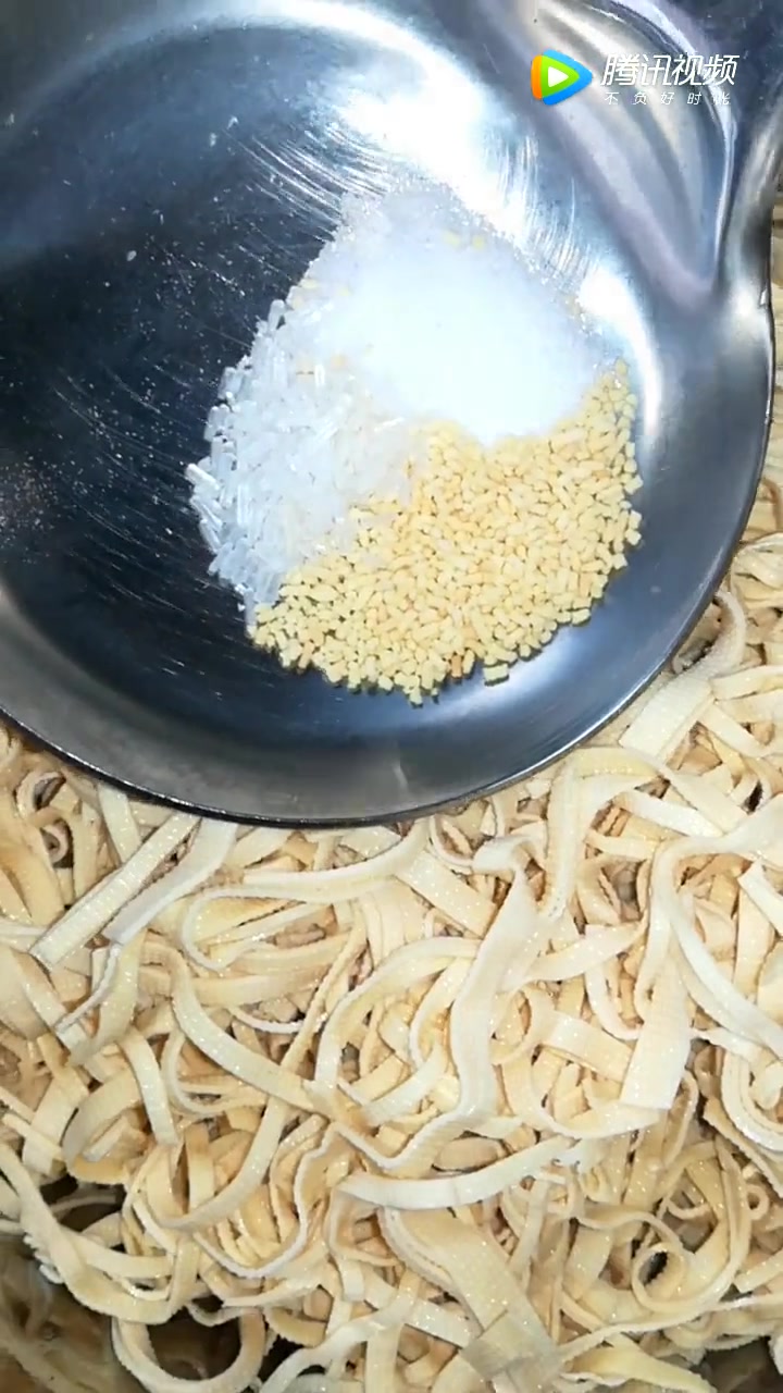 葱油干豆腐丝的家常做法,简单好吃,开胃爽口!