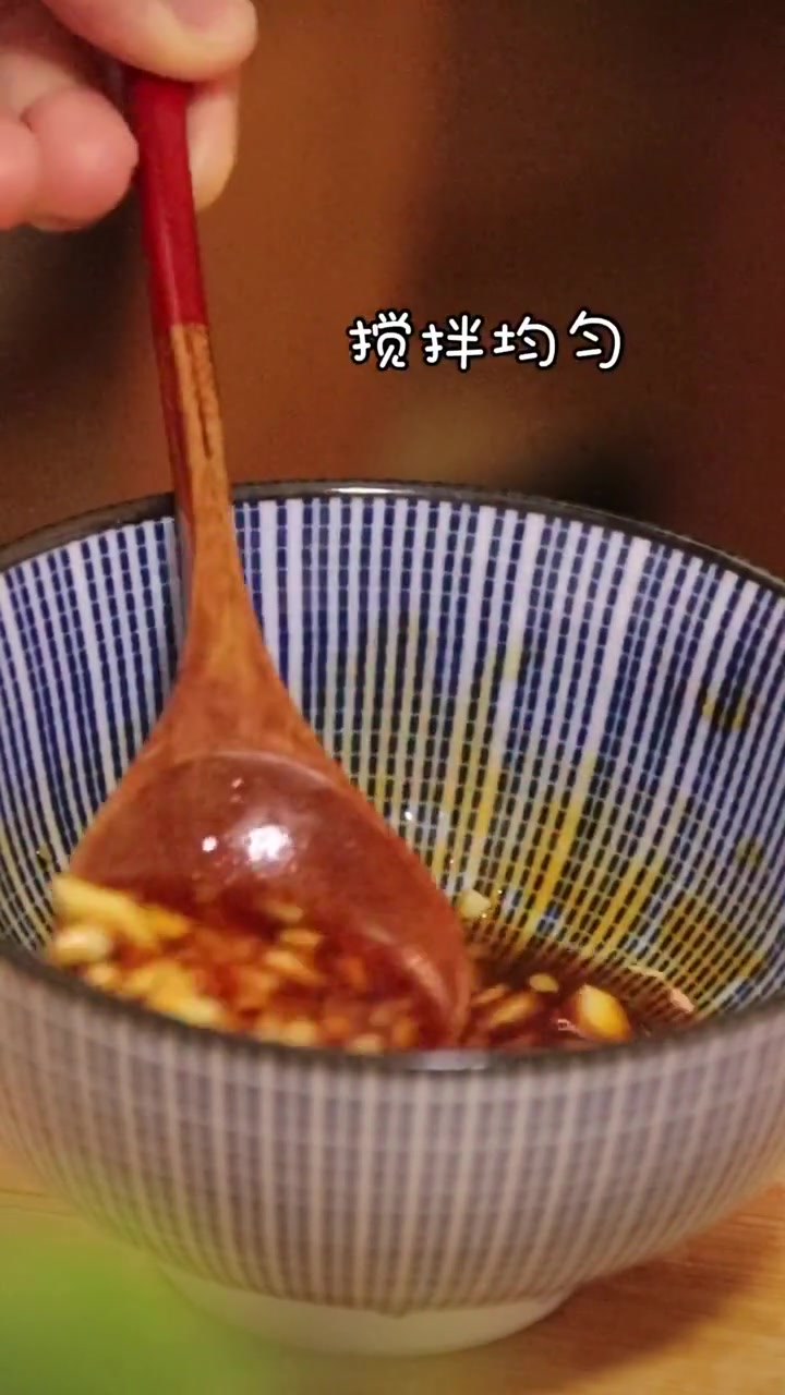 凉拌黄瓜卷既解腻又减肥,来学学大厨的方法吧,简直太美味了!