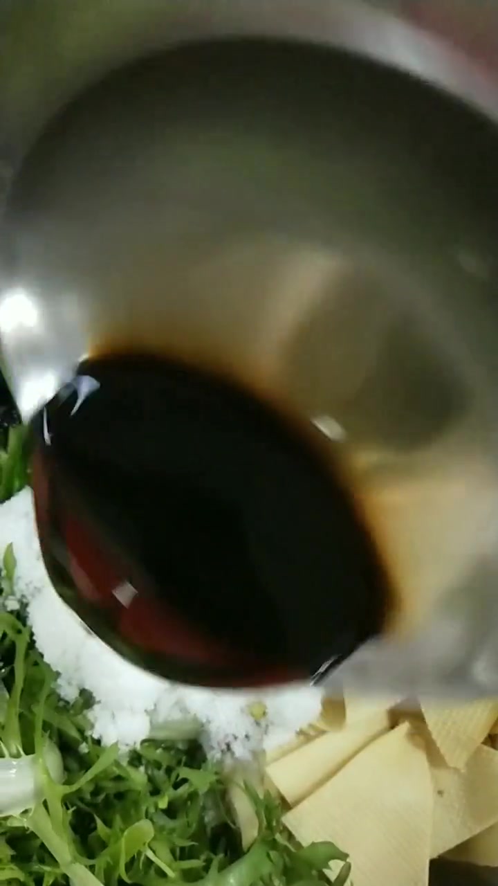 超级爽口的大拌菜,非常好吃,做法简单,一看就会!