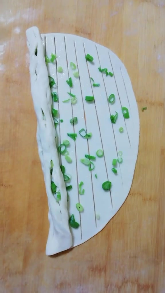 教你葱花饼最家常的做法,手法一看就会,出锅扑鼻香,全家抢疯了