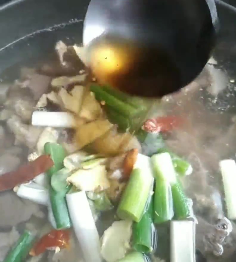 做法非常简单的清炖牛肉,健脾养胃营养丰富,下饭拌面最适合