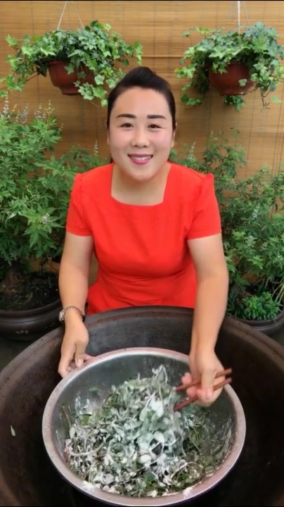 清蒸马扎菜蘸蒜泥,小时候就知道是草,铲都铲不过来,现在是宝