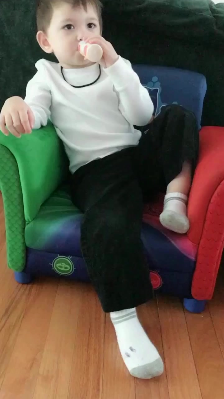 最近中美混血双胞胎超火的,安静下来居然干这事,这样的男人最帅
