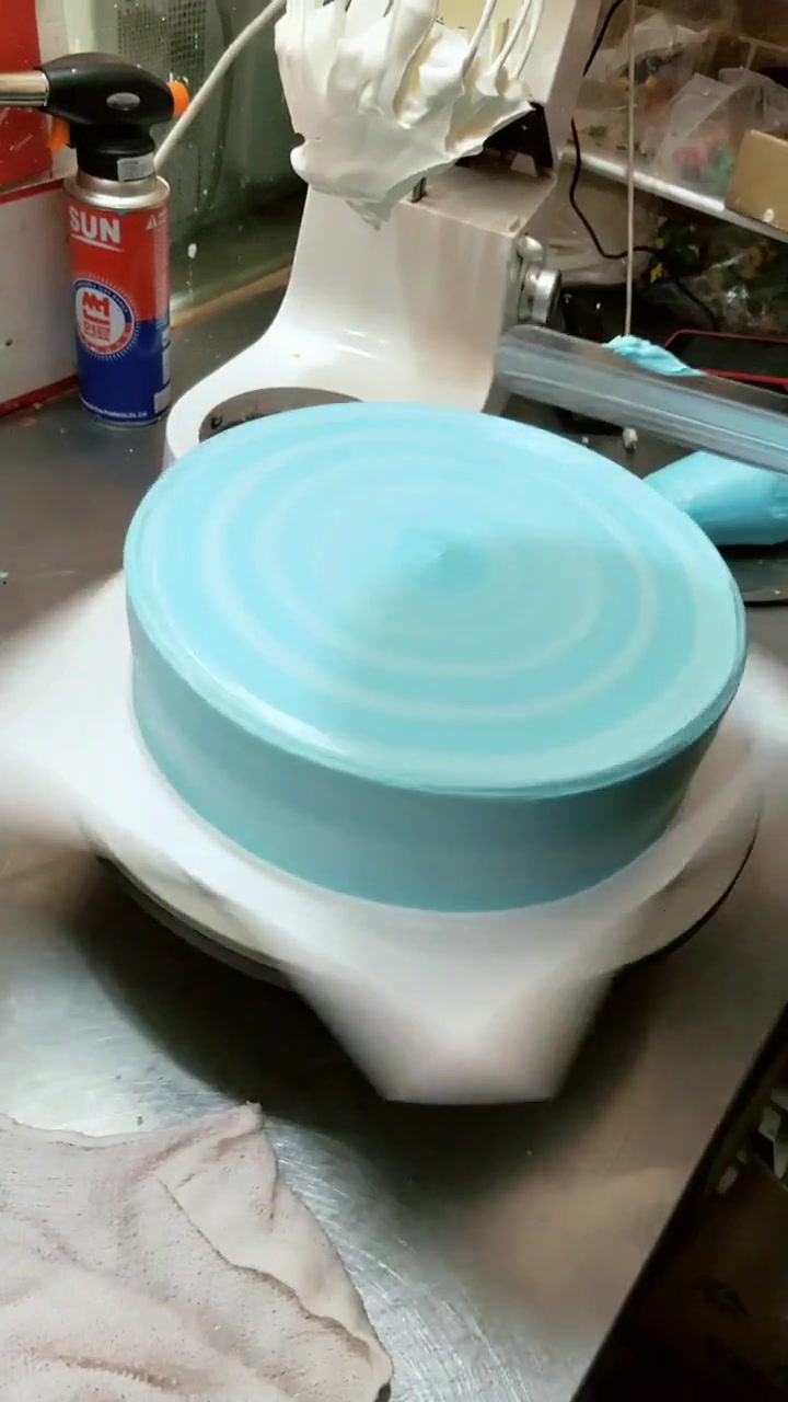 蛋糕师告诉我:这就是美人鱼蛋糕!我真的认真看了一遍,感觉不像