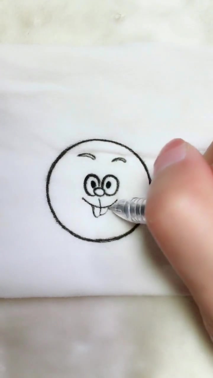 呆萌可爱的简笔画,你只需要一支笔和一个瓶盖就能完成!