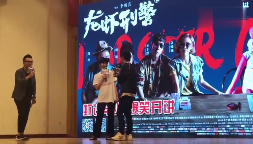 电影《龙虾刑警》周云鹏非常认真的教导演说沈阳话,大家来品品导演说的如何?