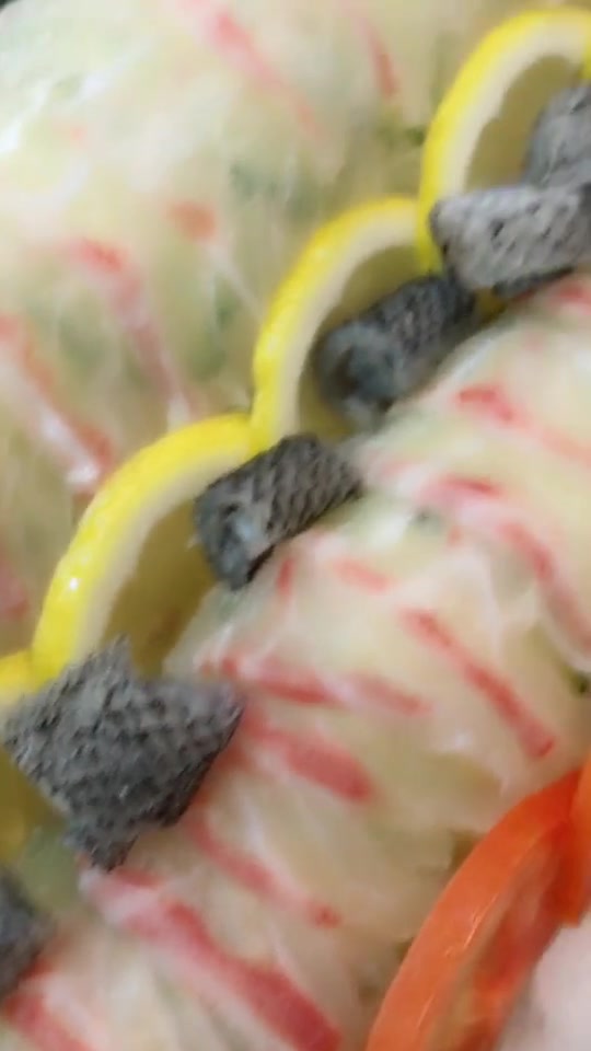 最近很火的美食,野生金鼓鱼刺身,你敢吃吗?