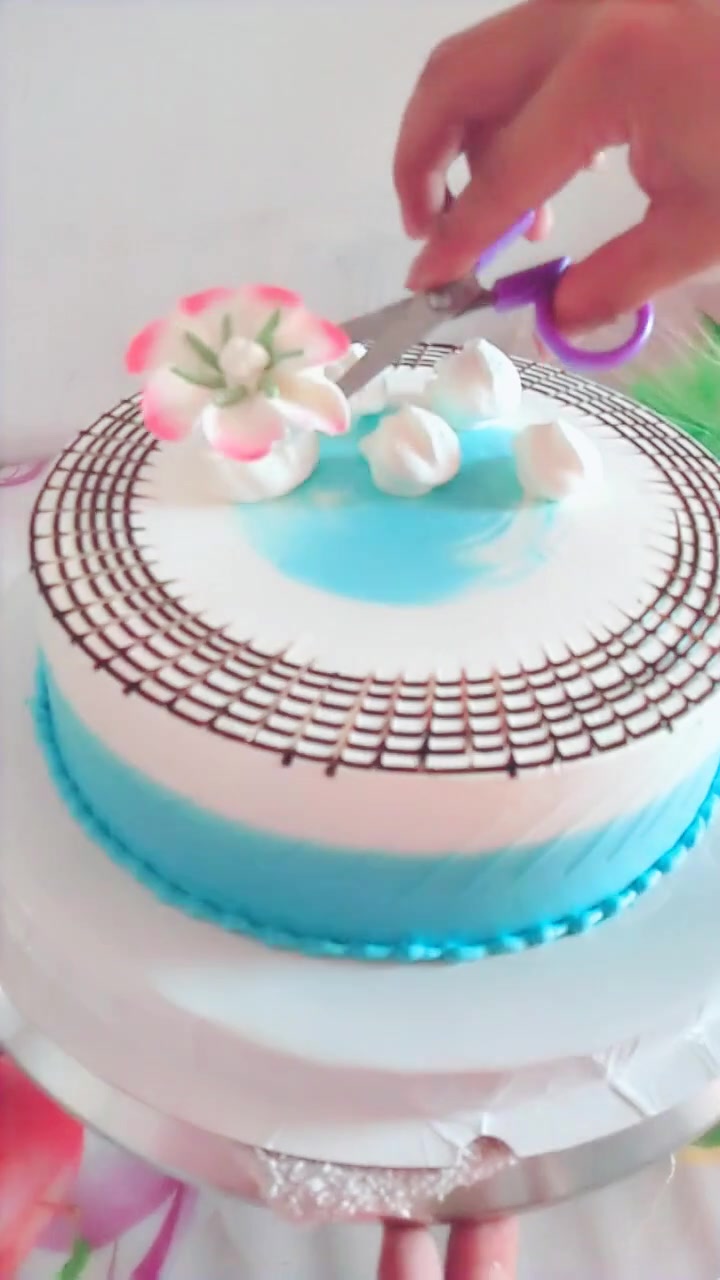 万没想到,这个鲜花蛋糕,成品最亮眼的部分,竟然是最后那头牛!