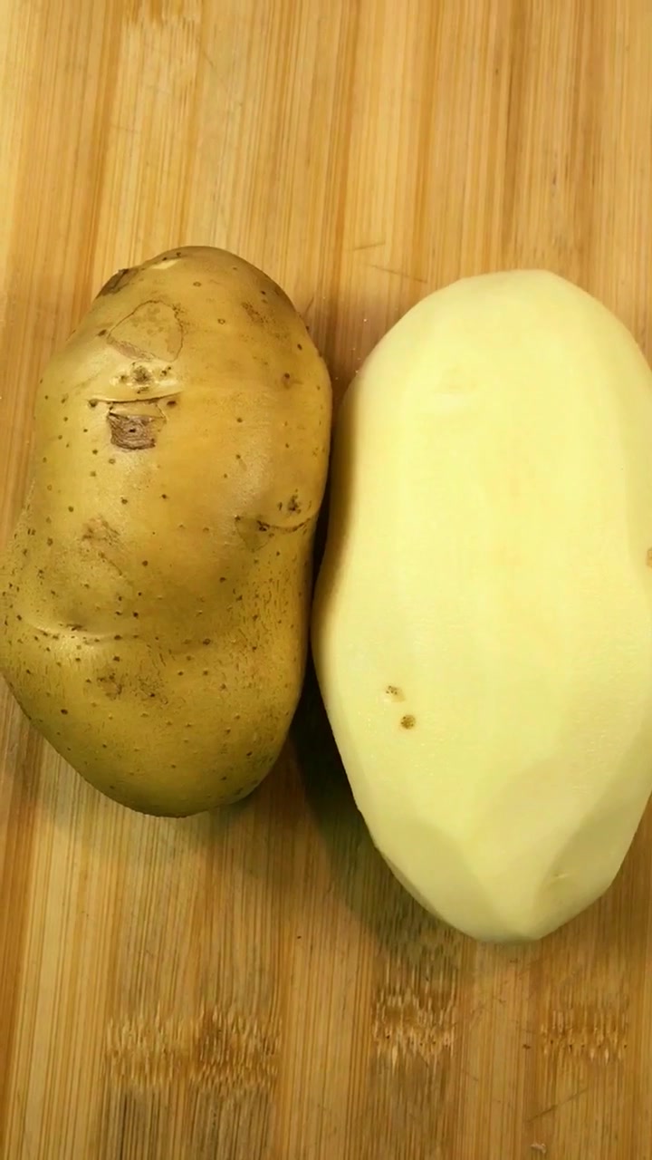 土豆炖鸡块的家常做法,香烂入味,深受全家老少的喜爱!