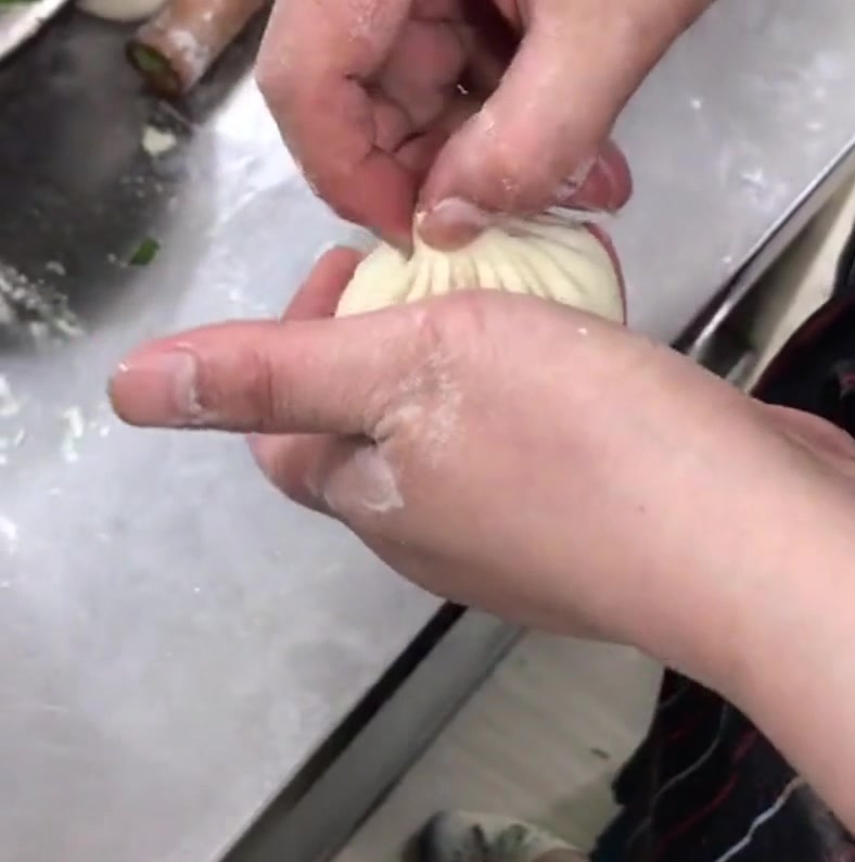包子收口的慢动作教程,这样包饱满不露馅,快来学会露一手吧!