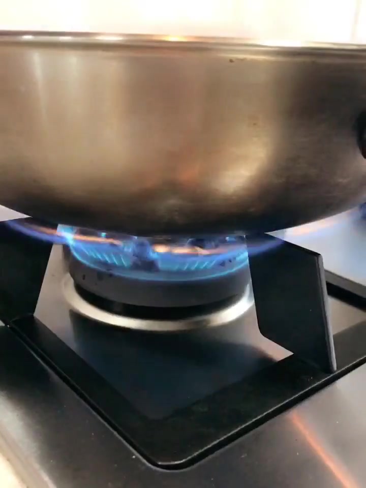 超级够味的辣白菜脊骨汤,非常下饭,重点是做法非常简单!