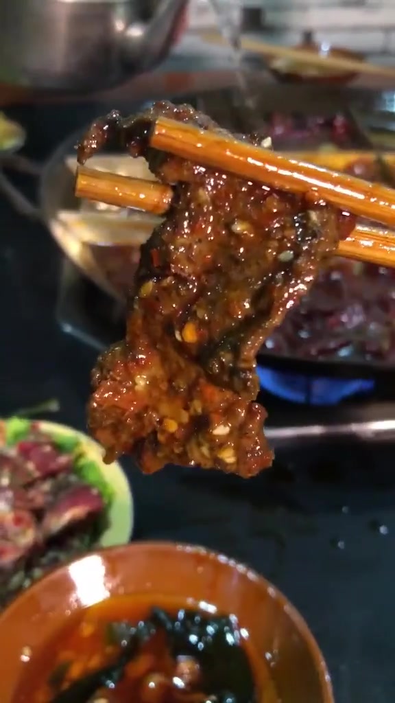 这才是重庆的味道,你喜欢吃哪个火锅菜?鸭血、鹅肠、牛肉我都爱