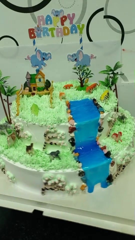 创意蛋糕:卡通动物世界蛋糕,太美了,网友:放蛋糕店当招牌!