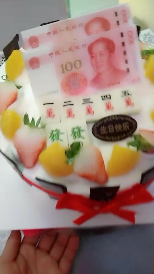 最近这个蛋糕火了,蛋糕里面有麻将,简单实用又漂亮