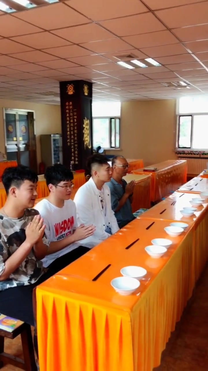 马上要吃午饭了,你们吃的什么呢?来看看寺庙大师的饭菜吧