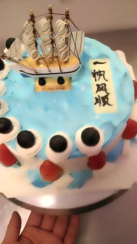 最近这个蛋糕火了,用巧克力做的海盗船,简单实用又漂亮!
