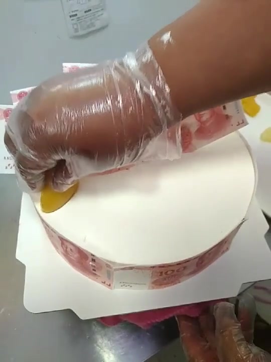 最近这个蛋糕火了,蛋糕上面有RMB,满满的贵气,收藏了!