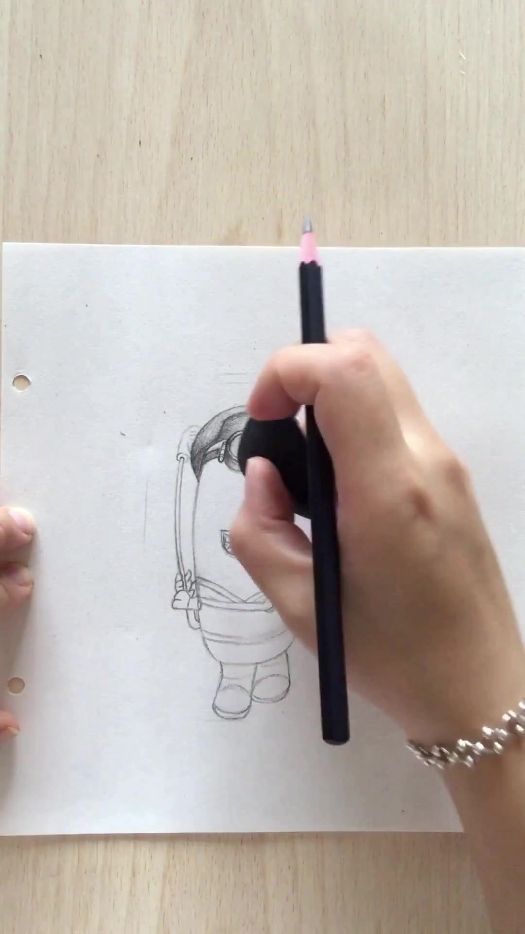 一起画“爱吃香蕉的小黄人啦~画起来~”