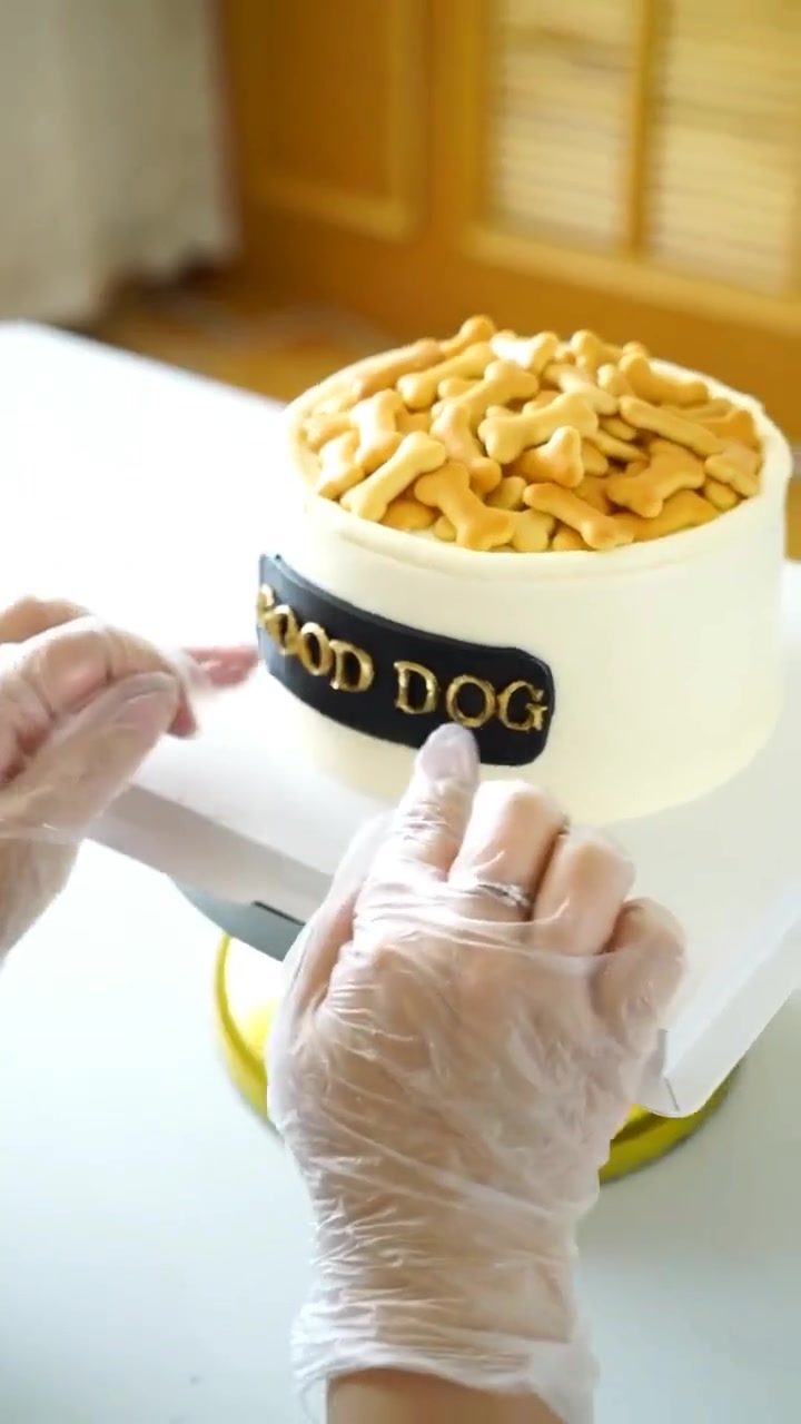 最近这个蛋糕火了,专为单身人士设计的精品狗粮蛋糕,好兄弟必备