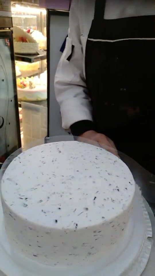 蛋糕这样做才好吃,外婆过生日,表妹花5小时做蛋糕,看呆众人!