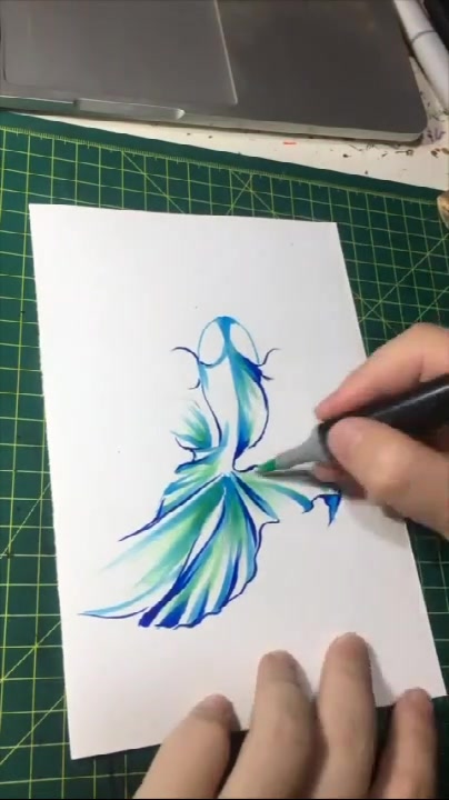 马克笔绘画蓝色金鱼,真好看,画出了鱼的灵魂