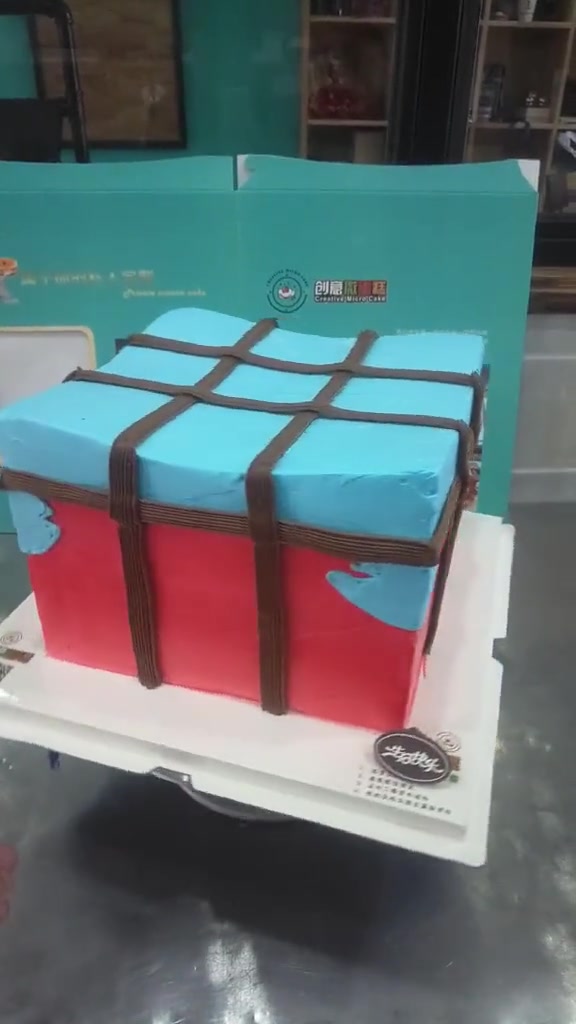 弟弟喜欢玩吃鸡游戏,花5小时做了这个蛋糕,觉得他会喜欢吗?