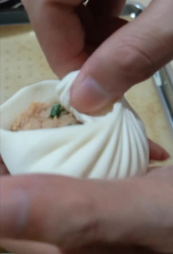 慢动作教你包子的收口方法,简单不露馅,喜欢的朋友试试吧