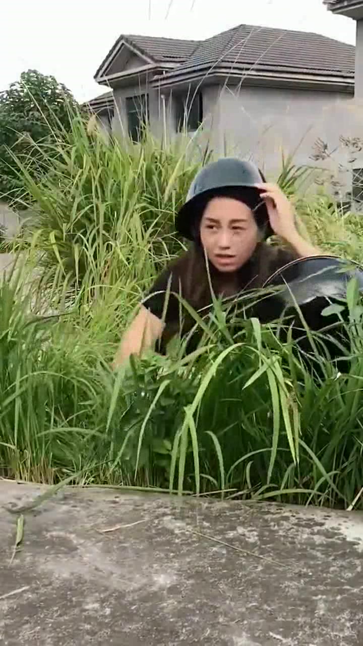 真人版吃鸡平底锅已备好,就等2号来救我!