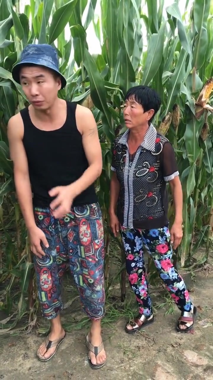 夫妻俩去抢劫,结果拿错了头套,接下来一幕我笑的抽筋了!