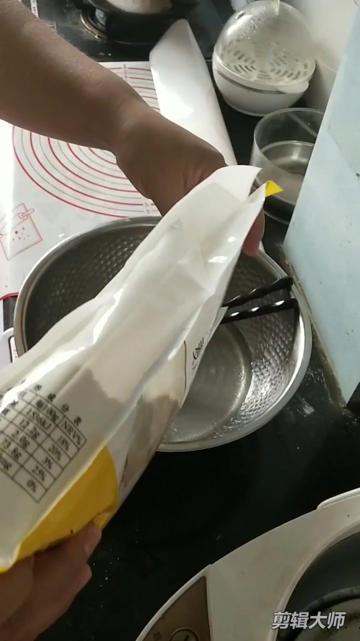 周末孩子放假在家,做蛋黄酥和紫薯酥吃吧