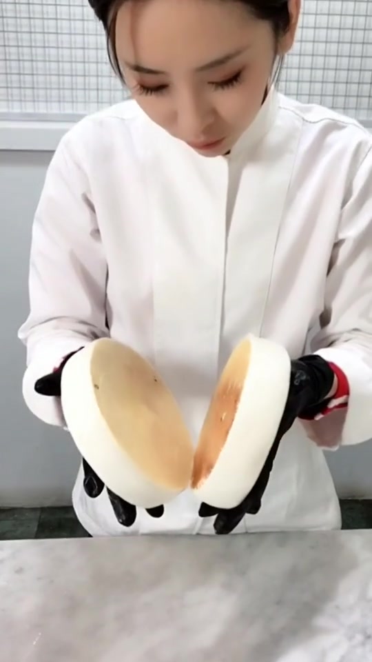 蛋糕达人制作的哑铃蛋糕!这创意真心不错哦