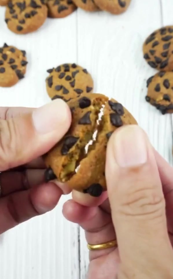 小孩子们最喜欢吃的一款巧克力饼干,在家就能自己做,营养又健康